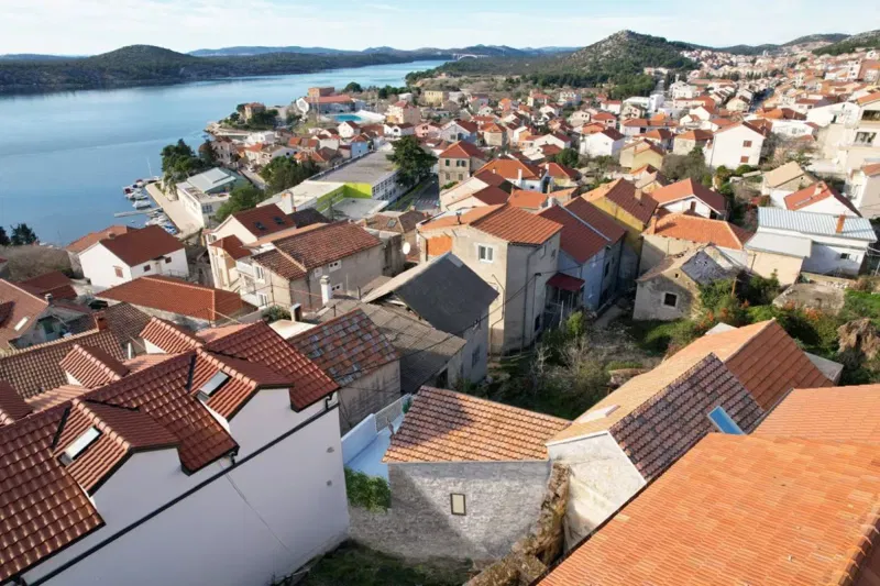 Dalmatian stone house for renovation with project – 2