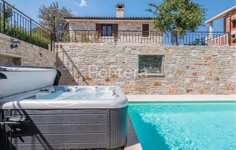 ISTRIA, BARBAN – Great opportunity: house, apartments in shell construction phase, and agricultural land in a natural setting. – 2