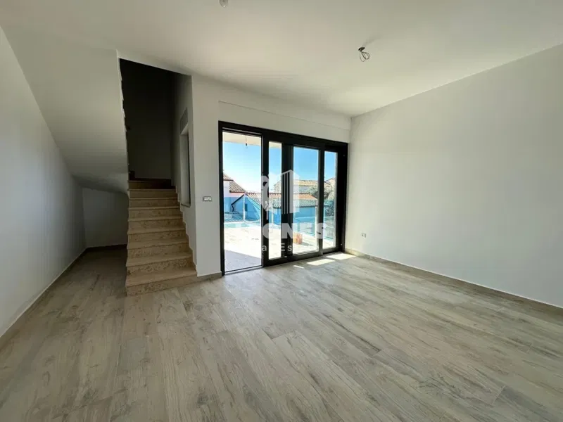 Appartamento duplex con vista mare a Lovrečica, a soli 300 metri dal mare – 3