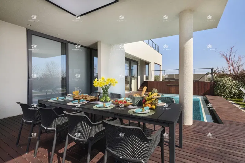 ISTRIA – ZAMBRATIJA – Lussuosa villa di 450 m² con piscina, vista mare e oliveti, smart home. – 2