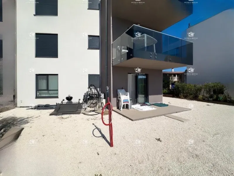 Istria - Pula - VENDITA APPARTAMENTO CON GIARDINO A MEDULIN – 2SS+DB, 55 m² + GRANDE AREA ESTERNA 200 m² – 2