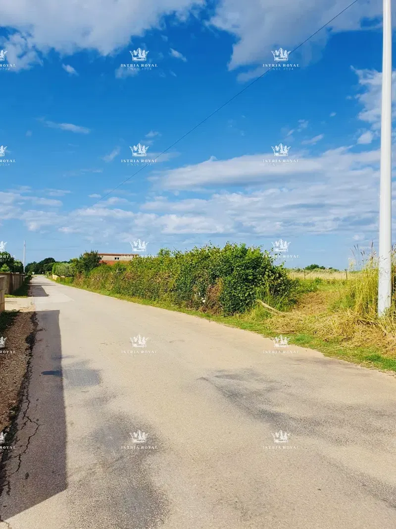 Building land 900 m² – vicinity of Ližnjan – Residential purpose, quiet location. – 2