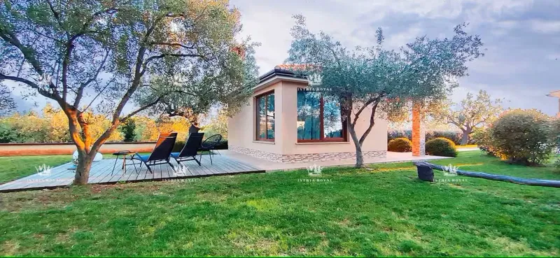 Elegant ground floor home with a sea view and a large garden - an ideal investment near Pula and Fažana, Istria. – 2