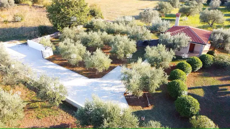 Elegant ground floor home with a sea view and a large garden - an ideal investment near Pula and Fažana, Istria. – 3