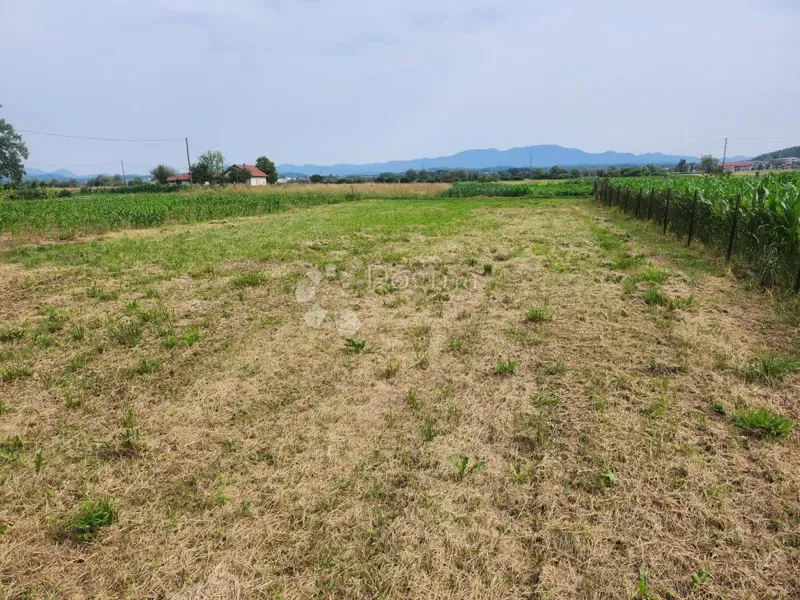 Poljoprivredno zemljište 1.014m² nadomak Marije Bistrice