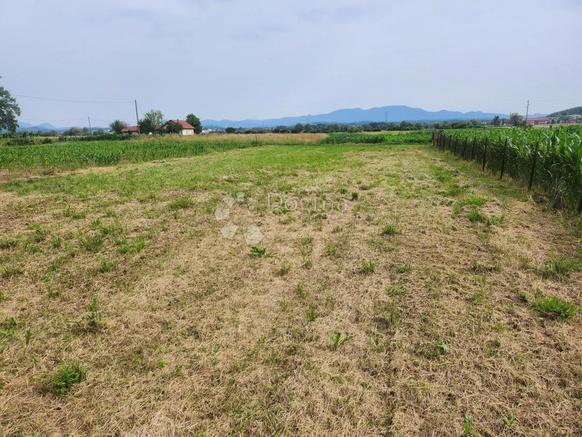 Poljoprivredno zemljište 1.014m² nadomak Marije Bistrice