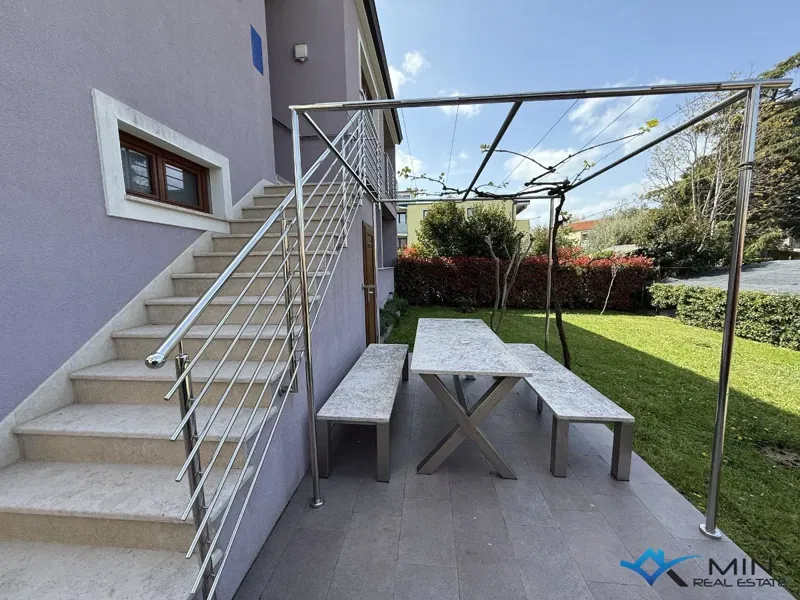 Casa con 3 appartamenti e giardino nel centro di Cittanova – 3