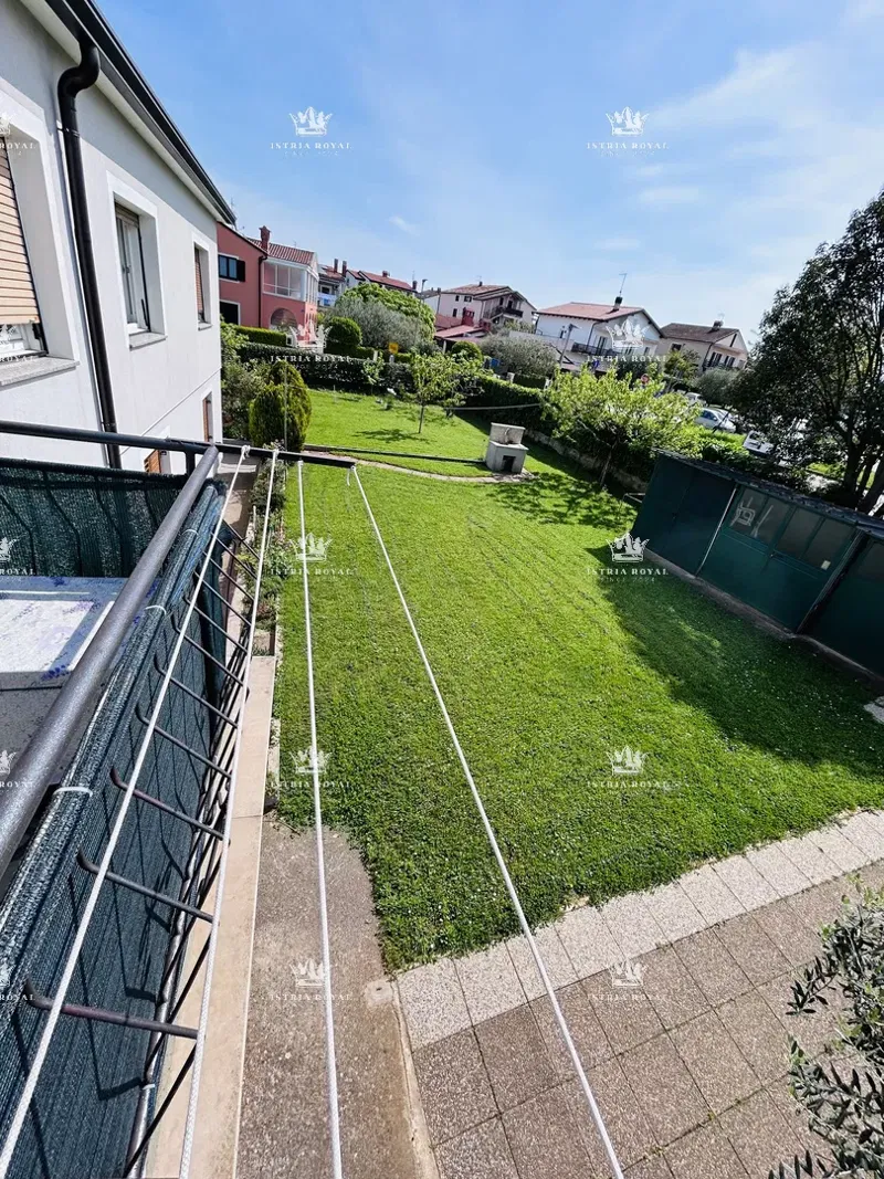In vendita casa con 4 appartamenti, garage e ampio cortile – periferia di Umago, 1.500 m dal mare – 3