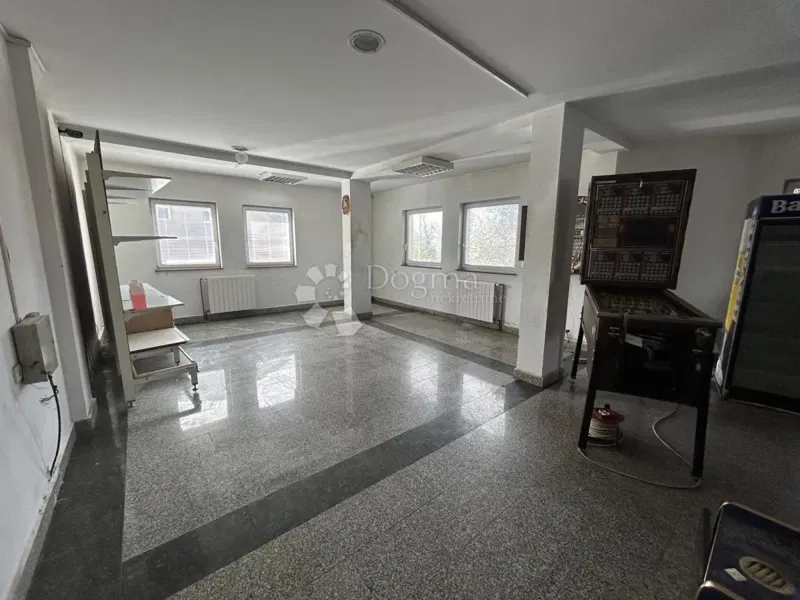 Kereskedelmi Rešetari, Kastav, 90m2