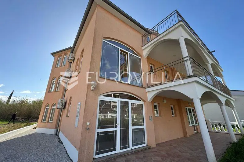 Fažana, Valbandon, luxurious villa with three residential units, 360 m² – 2