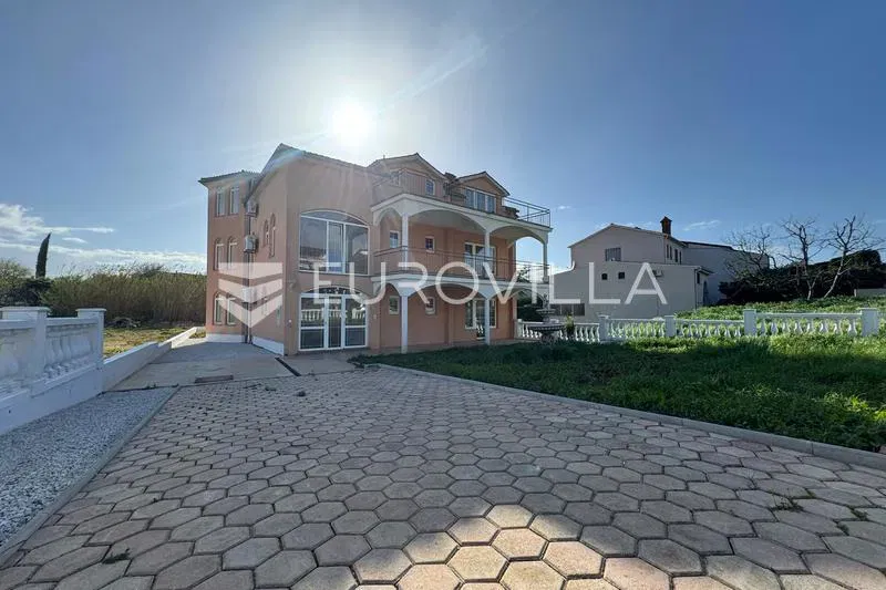 Fažana, Valbandon, luxurious villa with three residential units, 360 m² – 3