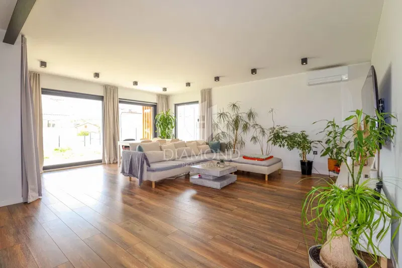 Rovinj, surroundings, new modern house in a quiet location – 3