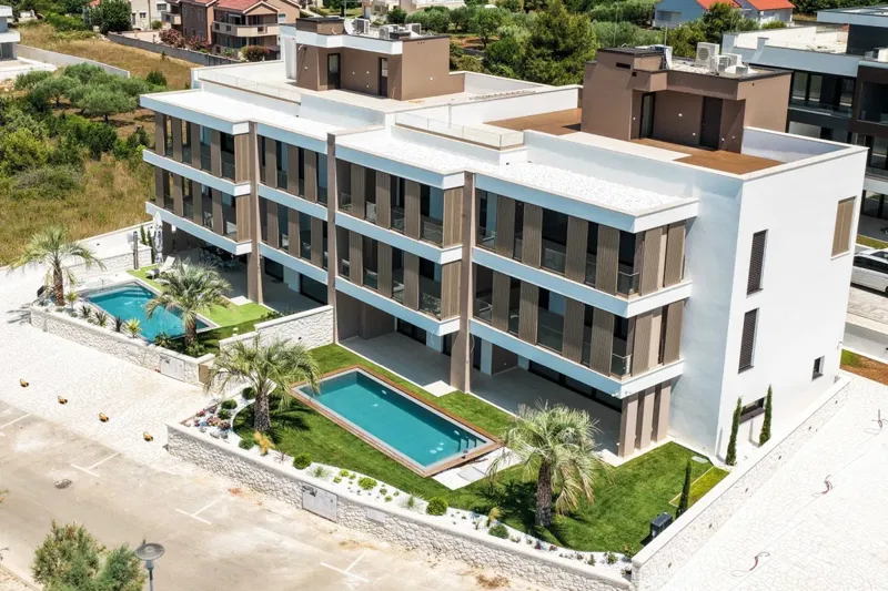 Exclusive penthouse with a roof terrace in the first row to the sea – 2