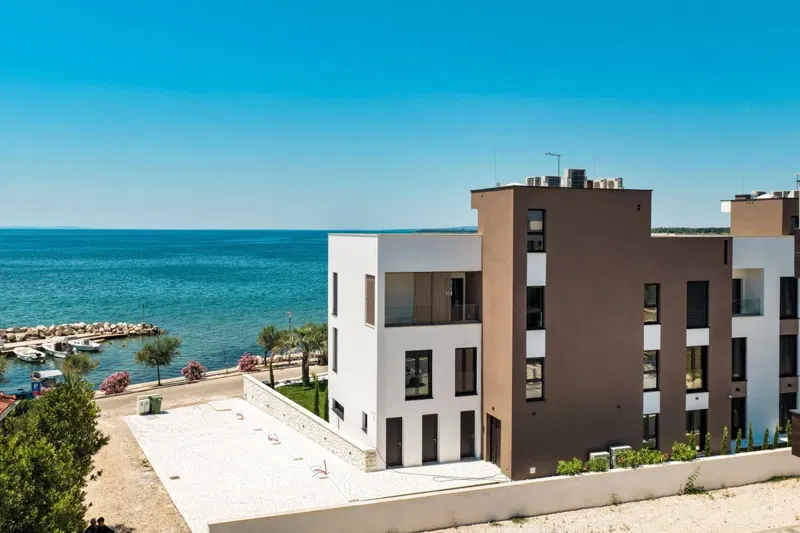 Luxurious two-bedroom apartment in the first row to the sea – 2