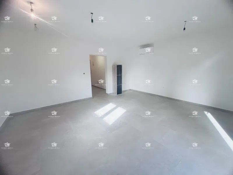 Vendita Appartamento a Umago – 2 Camere da Letto + Soggiorno con Angolo Cottura, 64 m², Vista Mare, Posto Auto, Vicino al Centro! – 2
