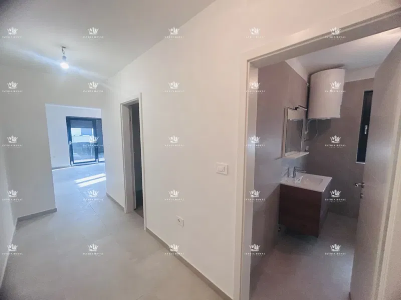 Vendita Appartamento a Umago – 2 Camere da Letto + Soggiorno con Angolo Cottura, 64 m², Vista Mare, Posto Auto, Vicino al Centro! – 3