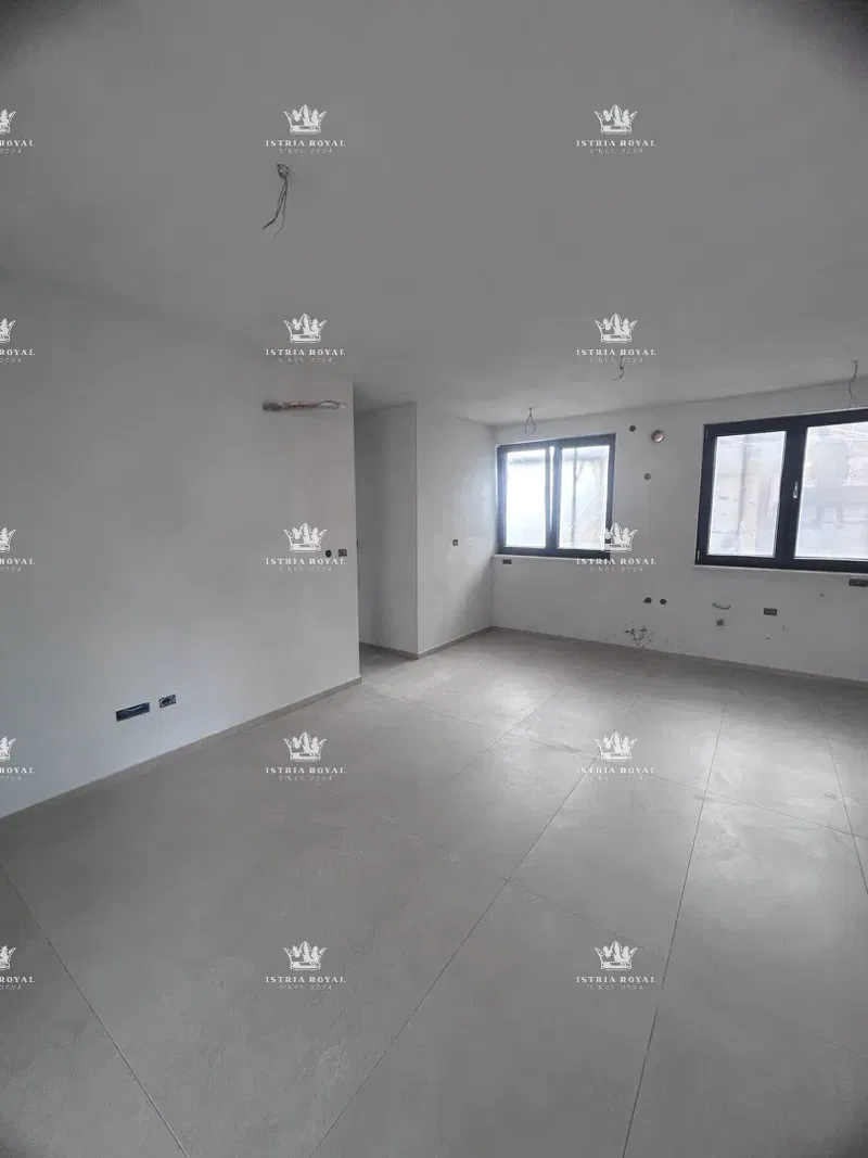 Vendita appartamento Umago – 2 camere da letto + soggiorno con angolo cottura, terrazza 13m², vista mare, parcheggio – posizione tranquilla, vicino alla spiaggia, Istria. – 2