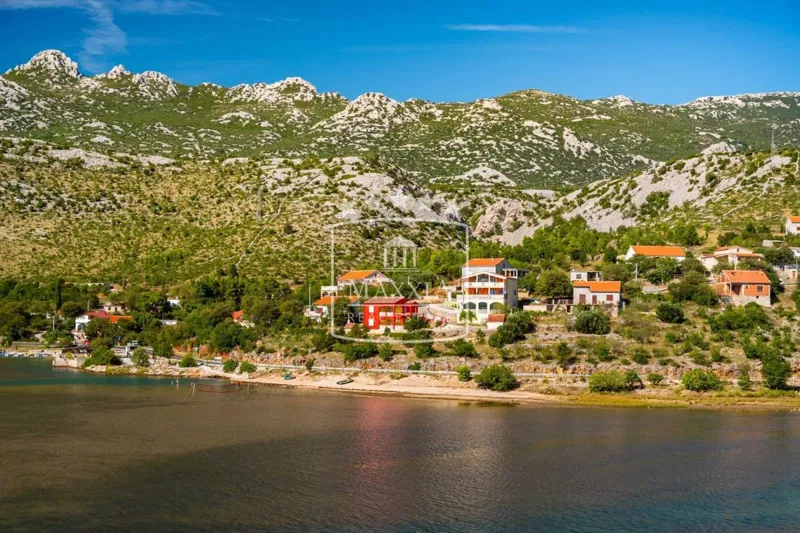 Modrič - građevinsko zem. otvoreni pogled na more!! 2000m2! 169000 EUR