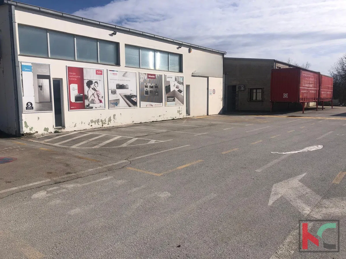 Pula, dvije industrijske hale u neposrednoj blizini Galižane,  na parceli od 2565m2 #prodaja