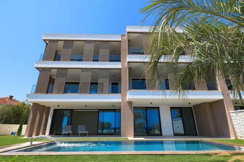 Appartamento esclusivo con piscina in prima fila sul mare – 2