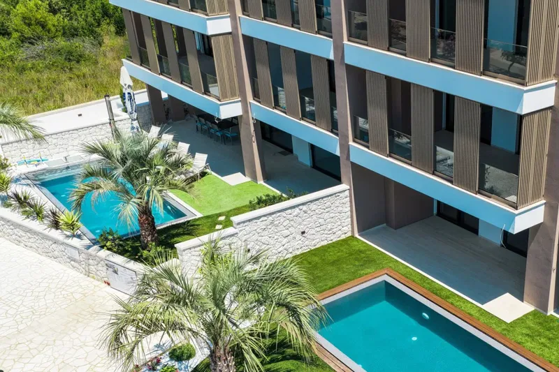Appartamento esclusivo con piscina in prima fila sul mare – 3
