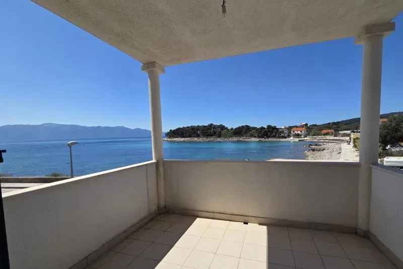 Spacious house in the first row to the sea – 3