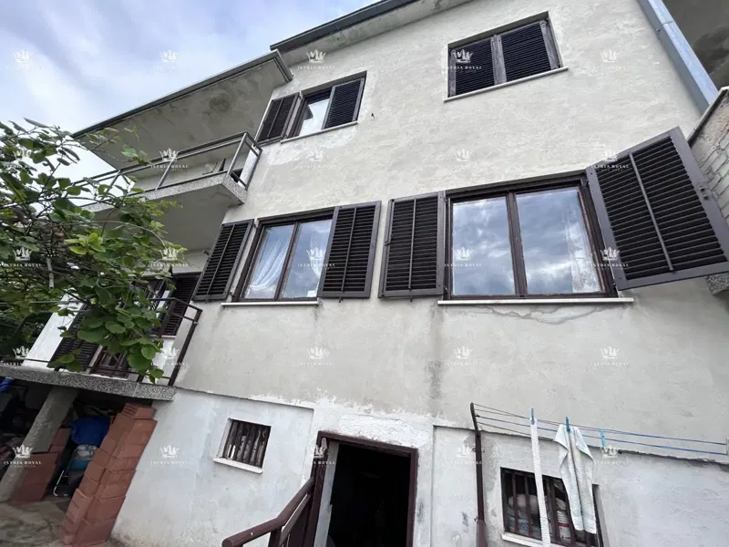 Istria, periferia di Umago, casa di 420 m2 con terrazze, terreno di 1644 m2, 2 garage, vista mare – 3
