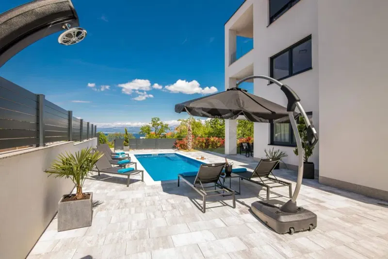 Appartamento con vista mare, piscina e ampio giardino – a soli 200 m dalla spiaggia! – 3