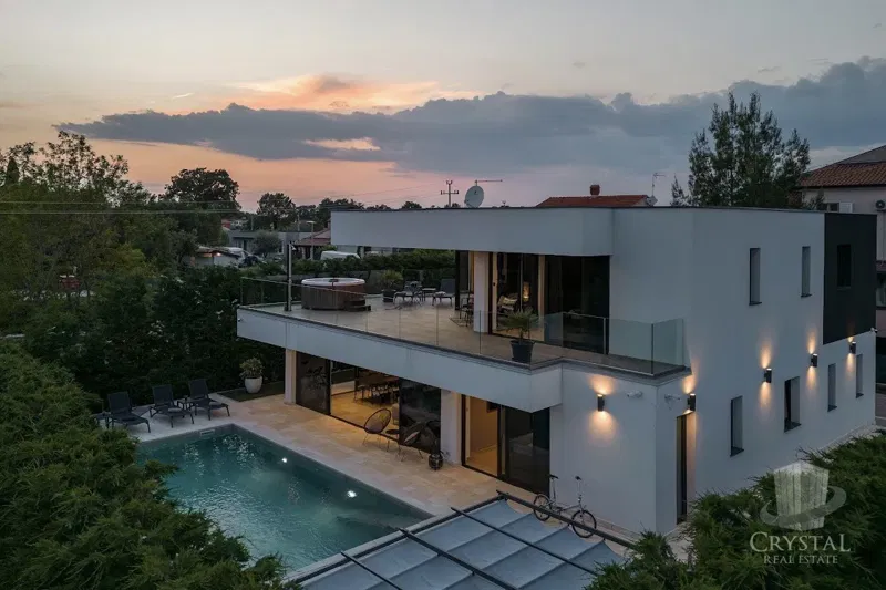 DINTORNI DI UMAGO: VILLA SMART HOME CON PISCINA RISCALDATA – 3