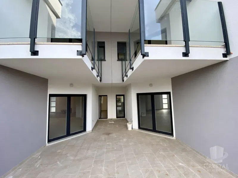 In the vicinity of Umag, new construction! Beautiful ground-floor apartment in an excellent location, just 400 meters from the sea – 2