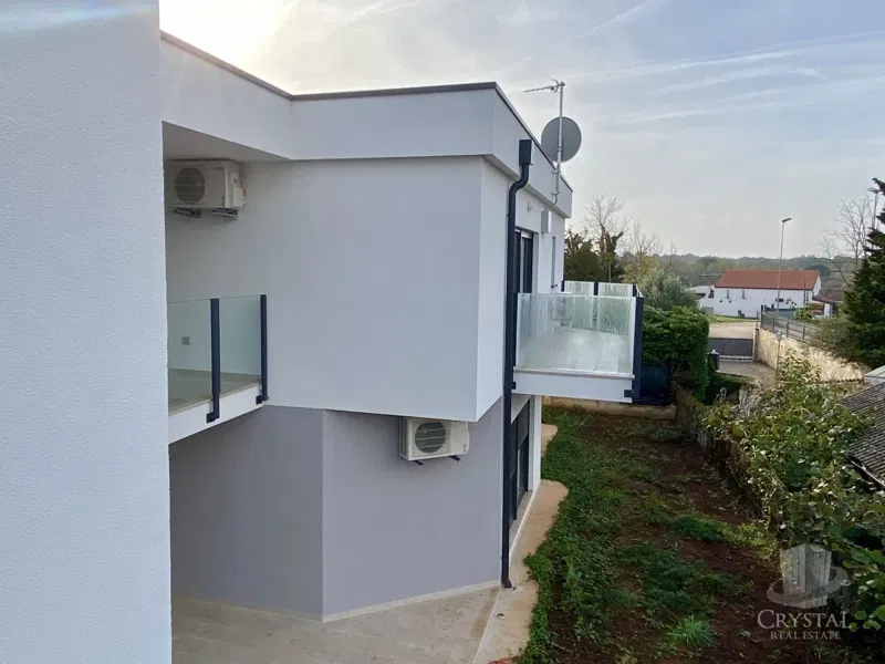 In the vicinity of Umag, new construction! Beautiful ground-floor apartment in an excellent location, just 400 meters from the sea – 3