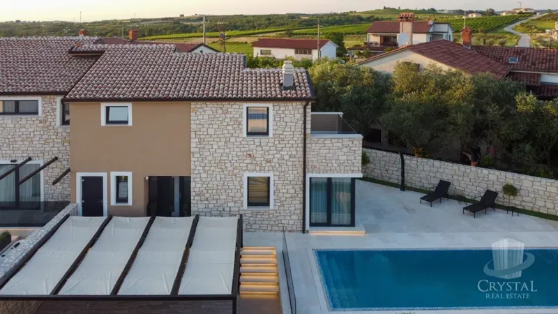 Duplex villa with a pool, 7 km from Novigrad – 2