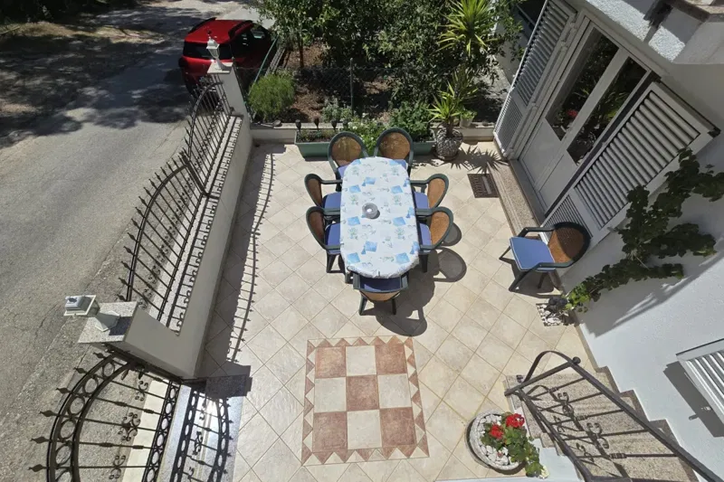 Family house with apartments close to the sea – 3