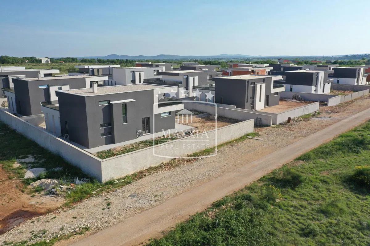 House Zemunik Gornji, Zemunik Donji, 250m2