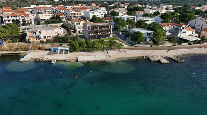 Odličen dvoetažni apartma, prva vrsta do morja, Brodarica – 2