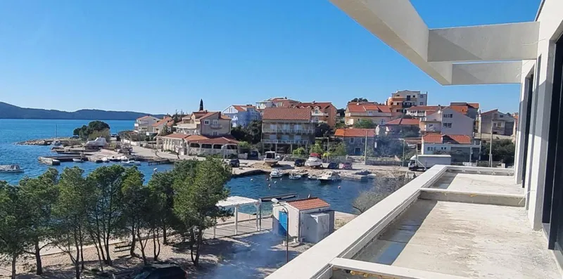 Predivan dvoetažan apartman, prvi red do mora, Brodarica – 2