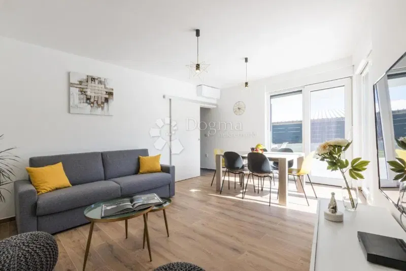 Modern villa in a quiet location, close to natural beaches and the center of Pula – 2