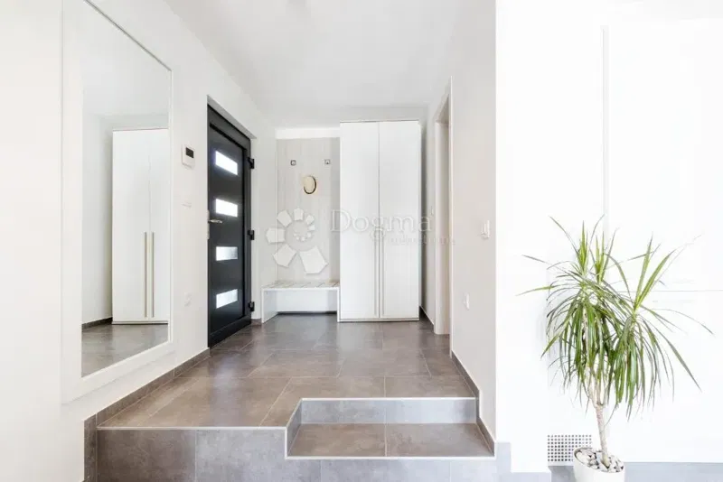 Modern villa in a quiet location, close to natural beaches and the center of Pula – 3