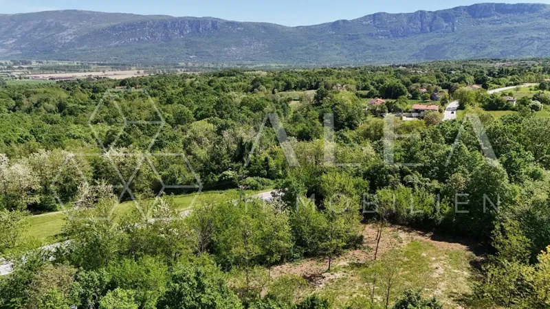 Działka budowlana z uzyskanym pozwoleniem na budowę, widok na Učkę – Gmina Kršan, 1.899 m² – 2