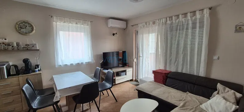 Otok Krk, Grad Krk, two-bedroom apartment on the ground floor, yard 103 m2, for sale – 2