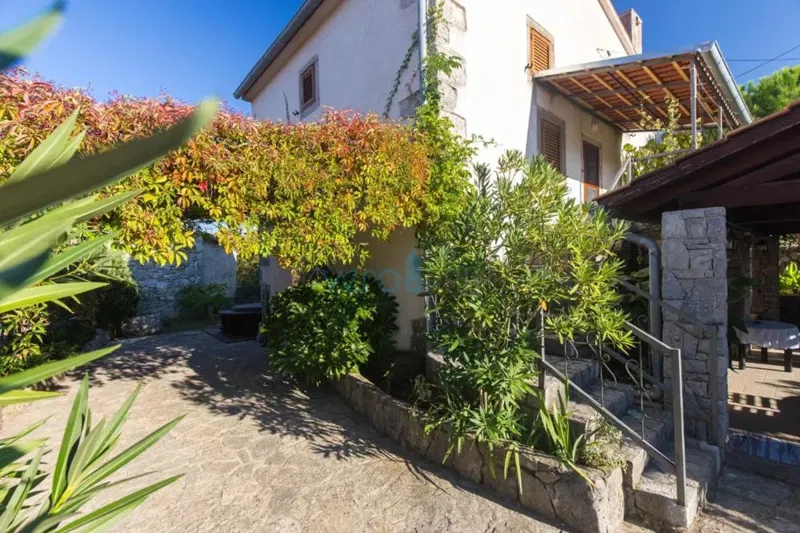 Isola di Krk, città di Krk, dintorni vicini, casa in pietra autoctona restaurata di 157 m2 con terreno di 250 m2, in vendita – 3