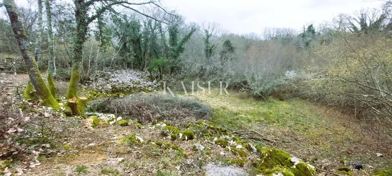Krk, Malinska - terreno edificabile, posizione tranquilla immersa nel verde, 2068 m2 – 2