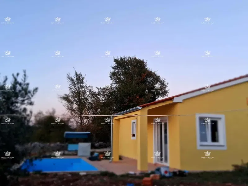 Detached house with a swimming pool for sale – Čabrunići near Pula | Legalized | 9 km from the sea – 3