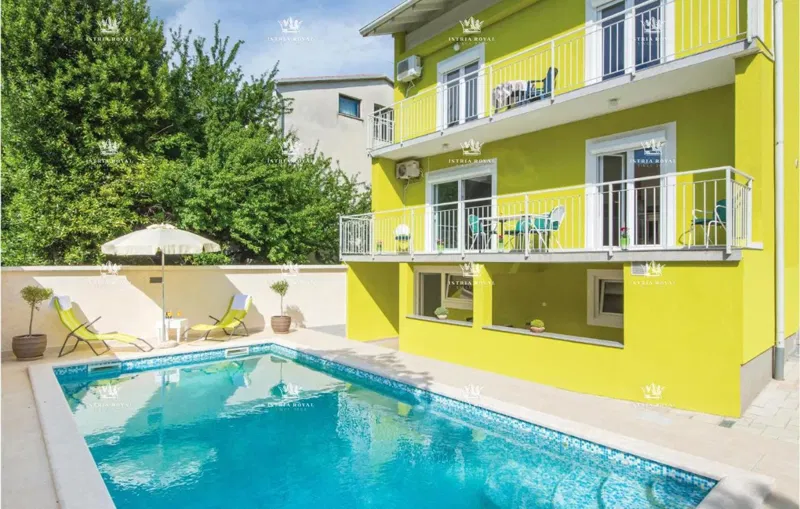 In vendita – Casa familiare con piscina a Pola, Valdebek – 220 m² di superficie abitabile + 400 m² di giardino! – 2