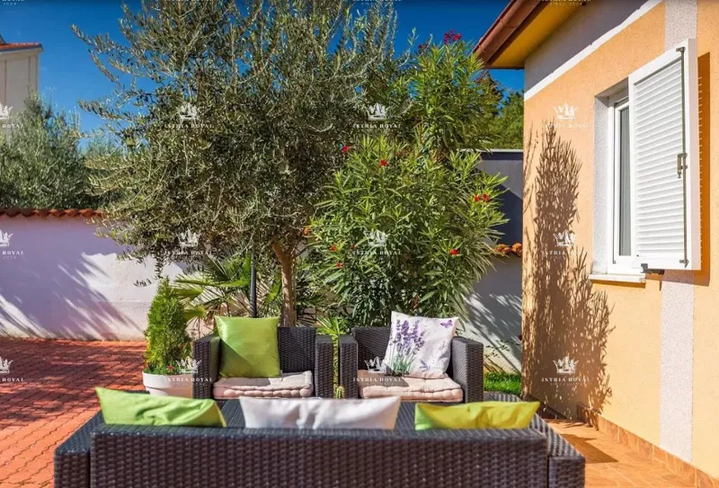 FOR SALE – Luxury villa with swimming pool and wellness center in Pula, 260 m², 4 apartments, 650 m from the sea – 2
