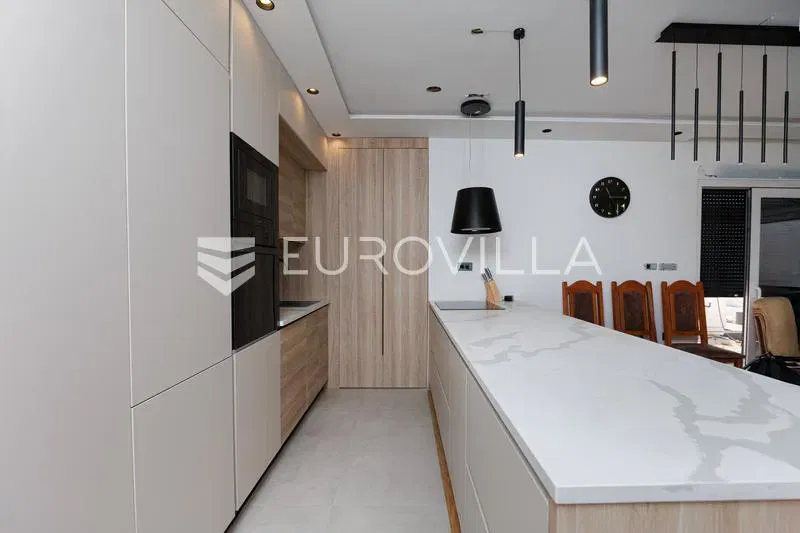 Njivice, Island of Krk, 104.45 m² two, story apartment with a pool – 3