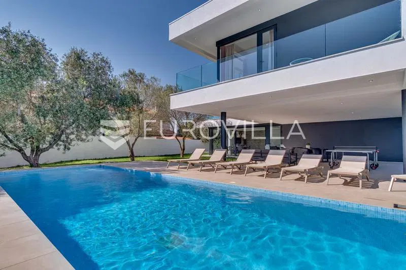 Peroj, a luxury designer villa with a view of the sea – 2