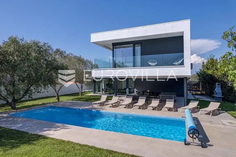 Peroj, a luxury designer villa with a view of the sea – 3