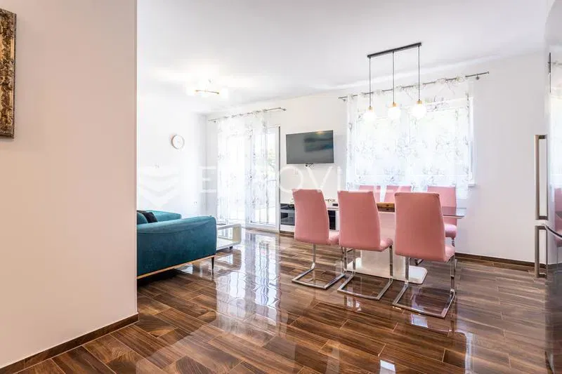 Trogir, ready-to-move-in two-bedroom apartment with a yard in a great location – 3