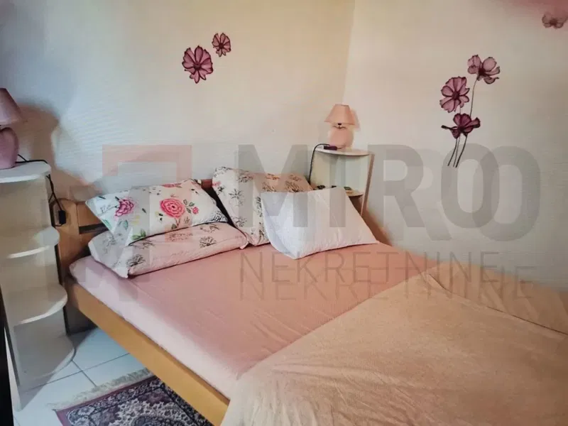 Njivice, furnished duplex apartment with terrace and garden! – 3